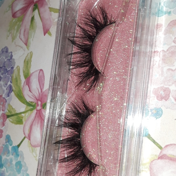 Fashion Lashes Black Strip False Eyelashes - Picture 7 of 7